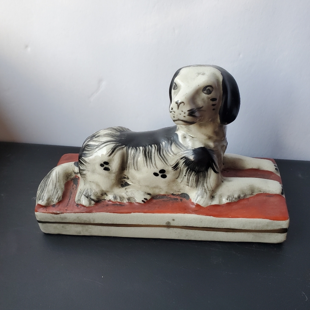Antique Staffordshire Pottery Laying Spaniel Figure, English Mantle Dog - Picture 3 of 11